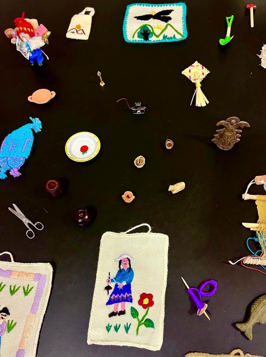 Gemeinsam sticken: ILLATURAS – Miniatures, Memory & Desire